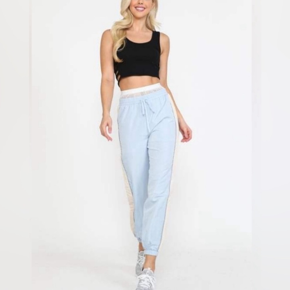 🍀NWT Wild Honey Skyblue/ White Side Strip Mesh Band Jogger pants